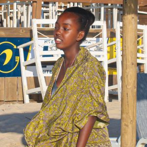 Kimono reversible de seda siena y gris.